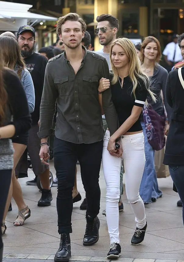 Ashton Irwin, 23, Has Girlfriend? Dating Status Now