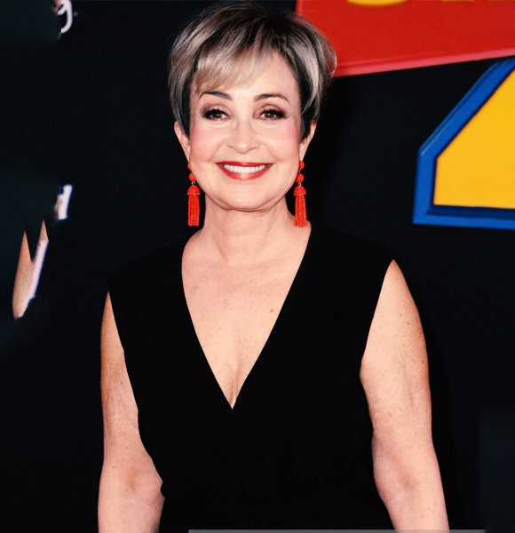 Annie Potts Leads A Happy Life With Husband & Three Children