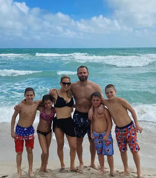 Jackie Goldschneider's Husband & Family To Relationship With Her Sister
