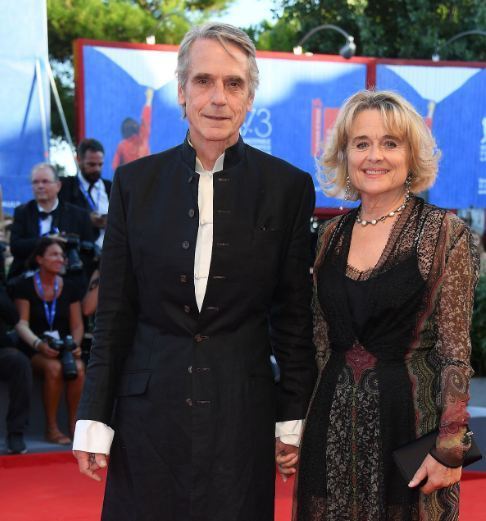 Watchmens Jeremy Irons Son, Net Worth, Wife & New Facts pic