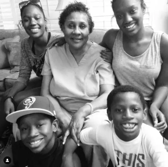 Richard T Jones Is Married? Know His Children & Net Worth